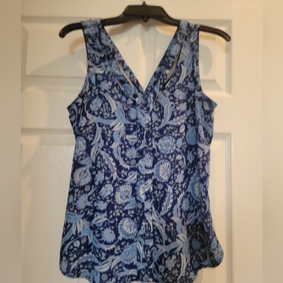 Candie's sleeveless blouse ( closet cleanout) - Picture 5 of 7